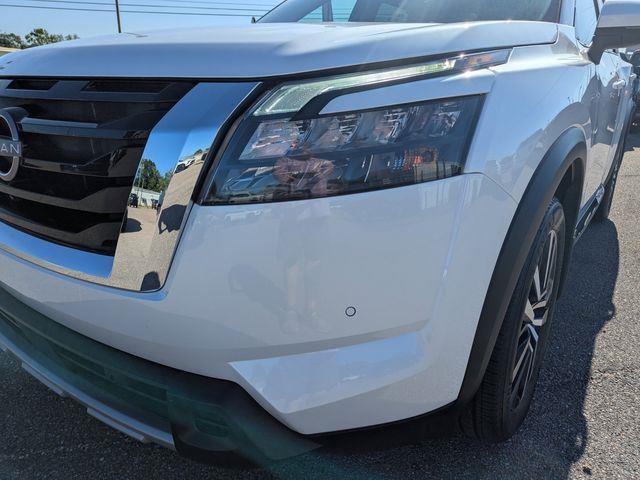 2025 Nissan Pathfinder Platinum photo 9
