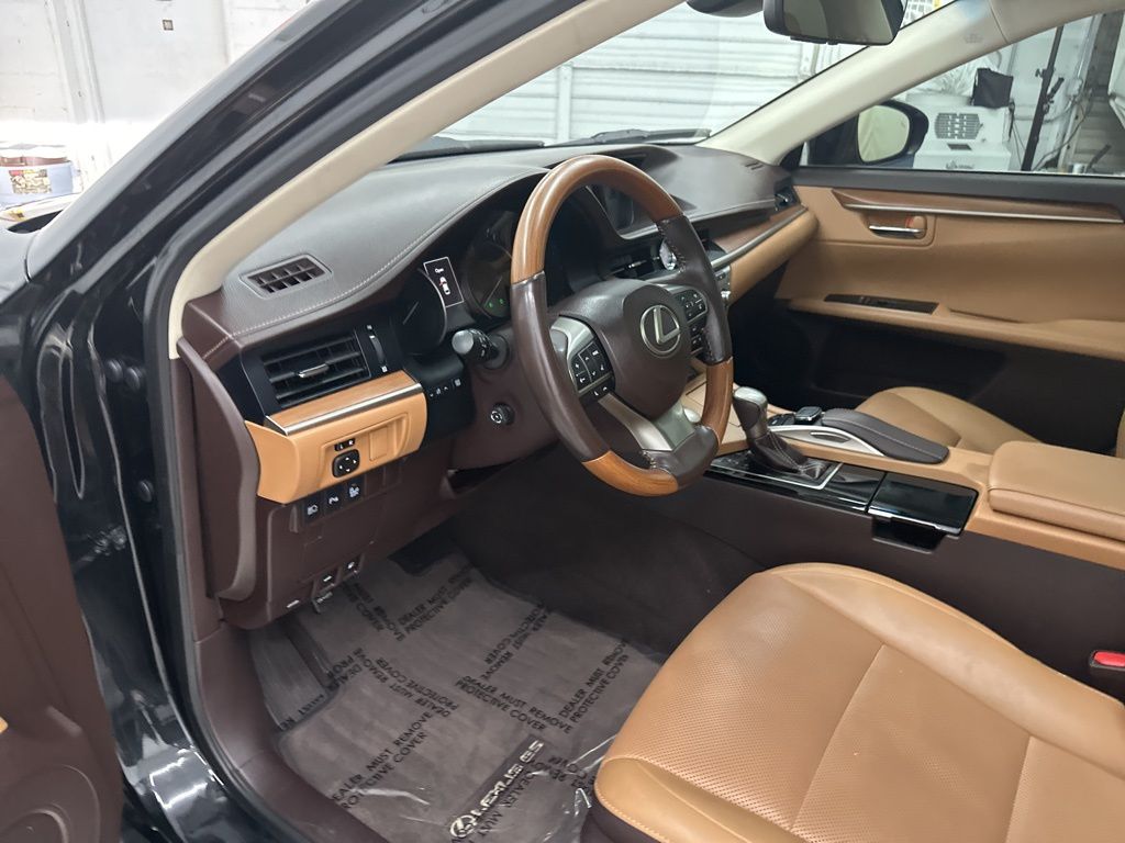 2016 Lexus ES 350 photo 9