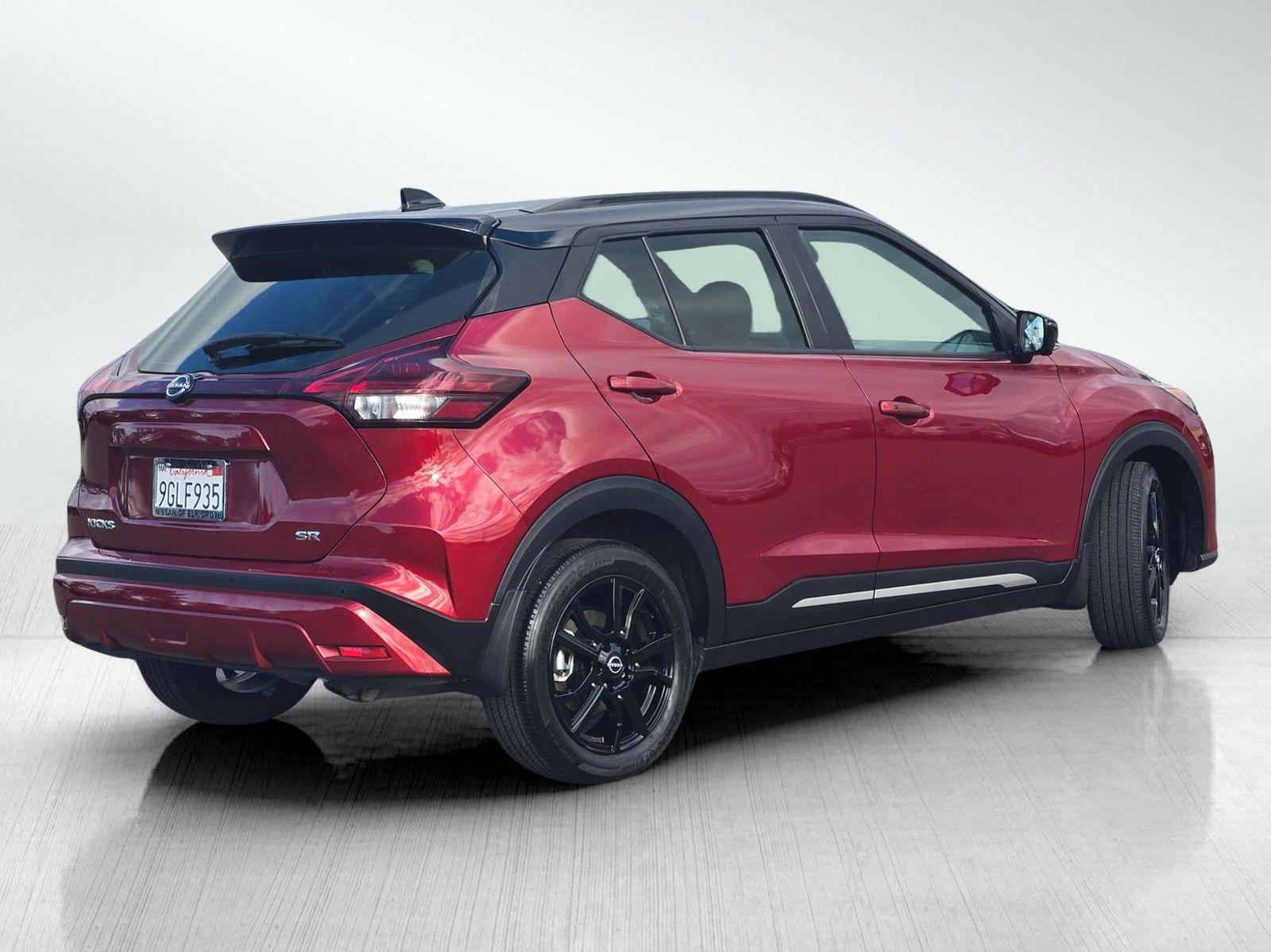 2023 Nissan Kicks SR photo 4