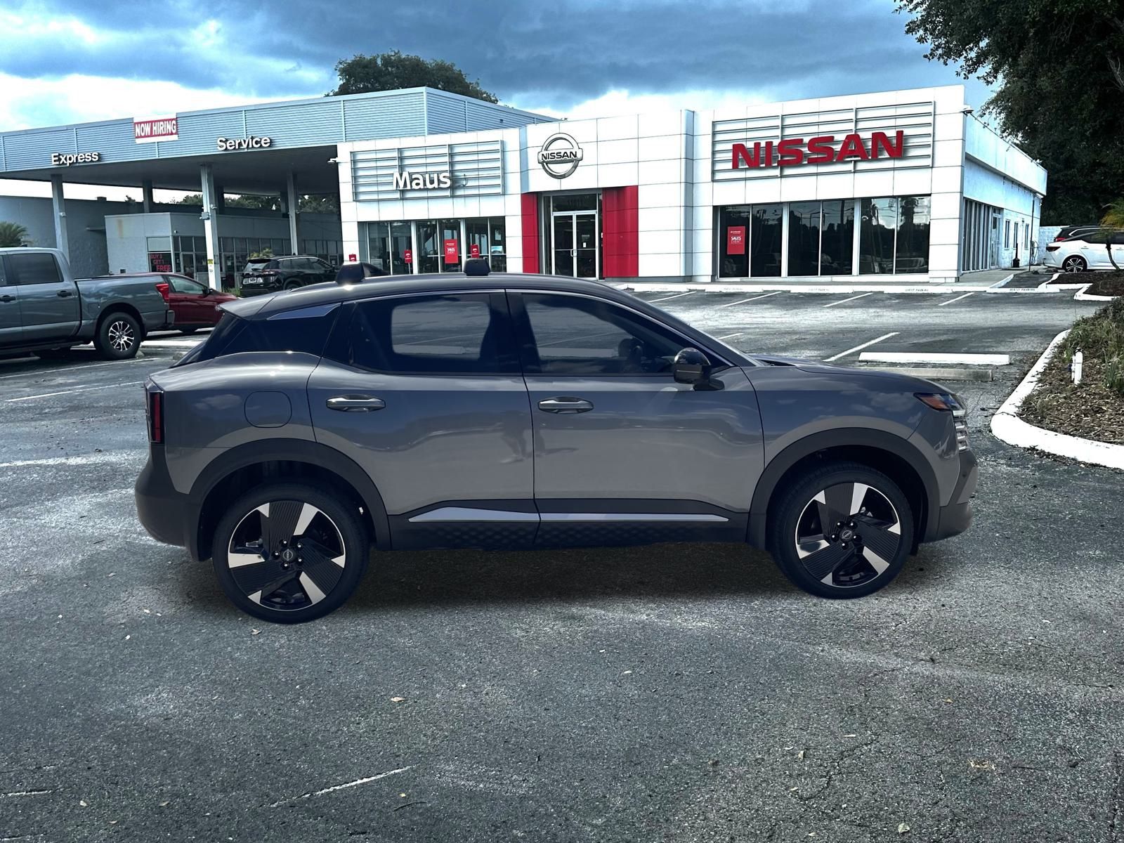 2026 Nissan Kicks SR photo 2