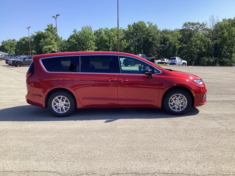 2025 Chrysler Pacifica photo 8