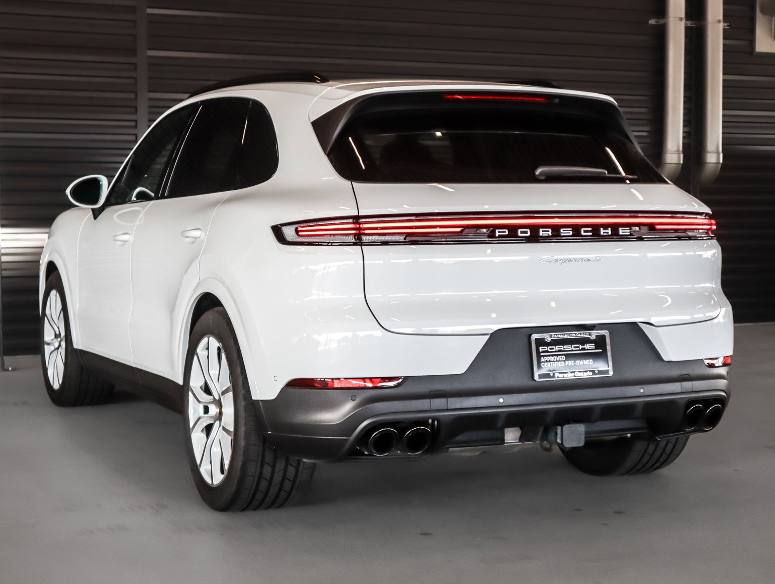 2024 Porsche Cayenne S photo 3