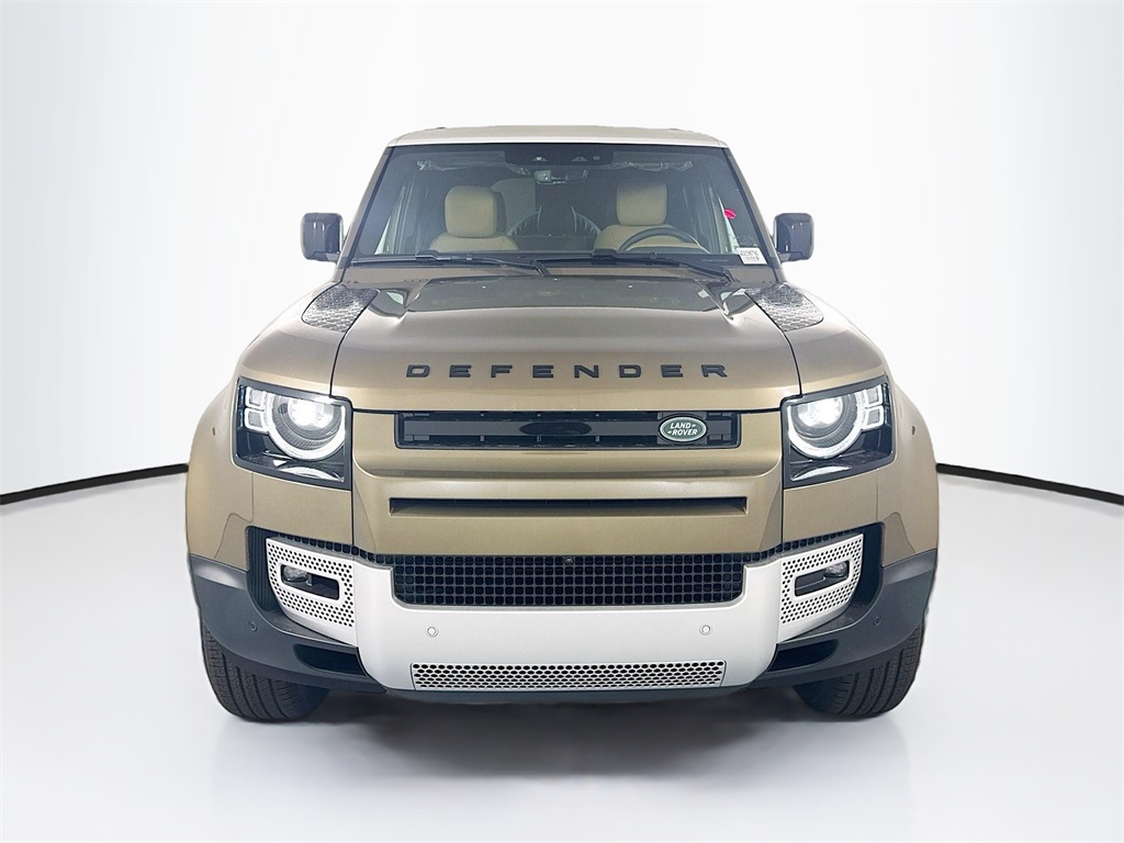 2025 Land Rover Defender 110 S photo 2