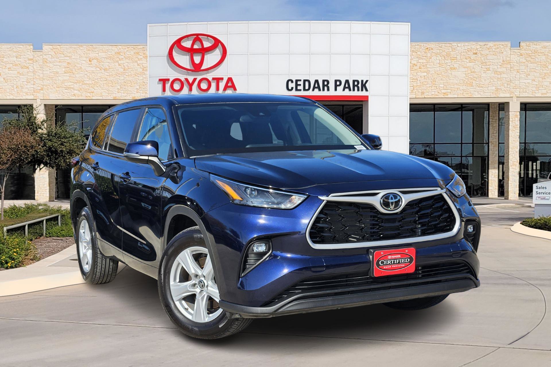2025 Toyota Highlander LE's photo