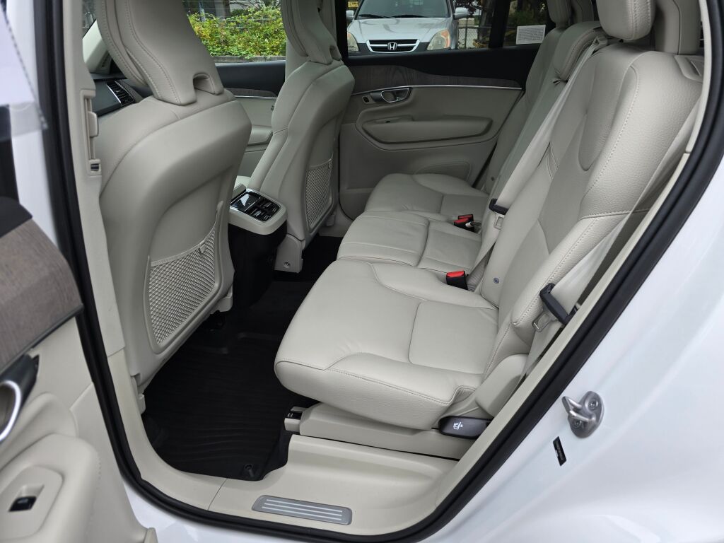2024 Volvo XC90 Plus photo 15