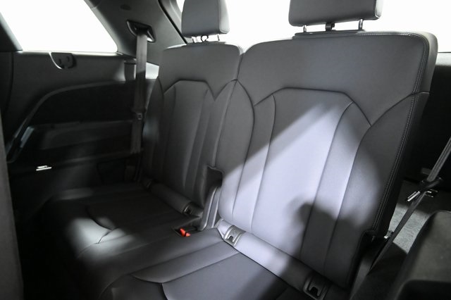 2022 Audi Q7 55 Premium photo 7