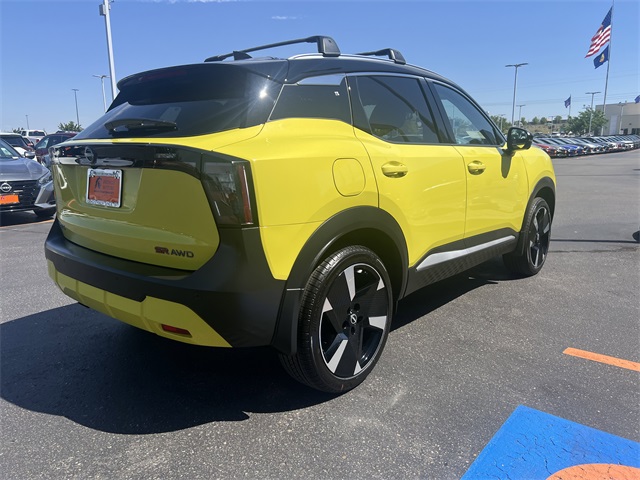 2025 Nissan Kicks SR photo 3