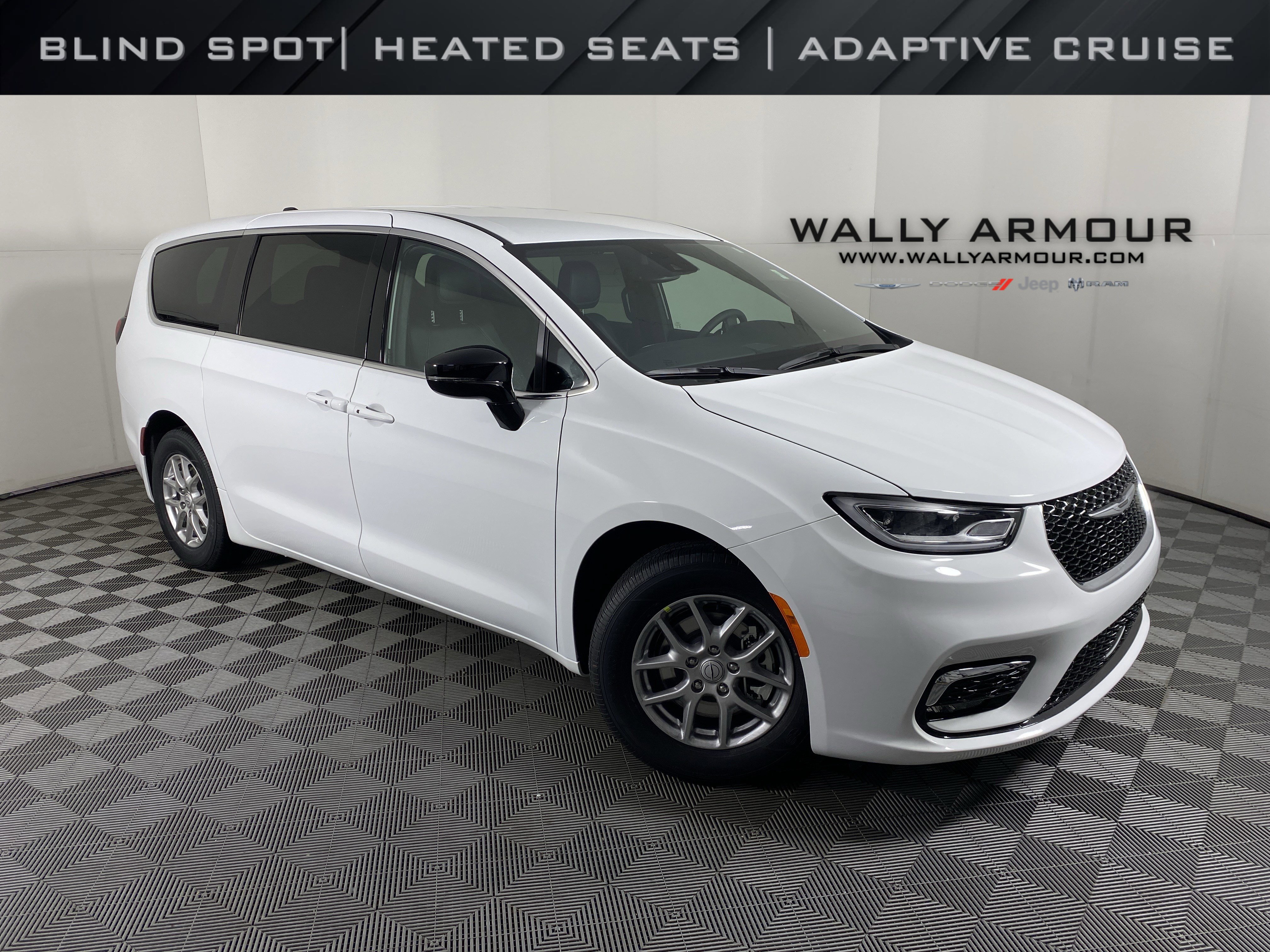 2026 Chrysler Pacifica Select's photo