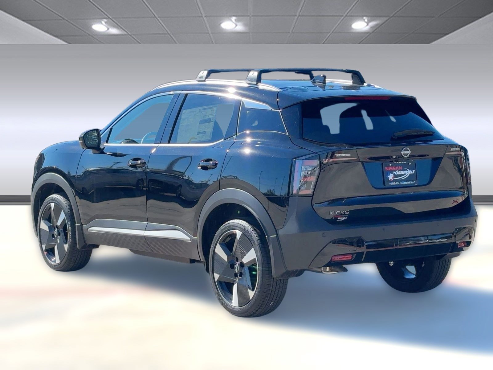 2026 Nissan Kicks SR photo 2