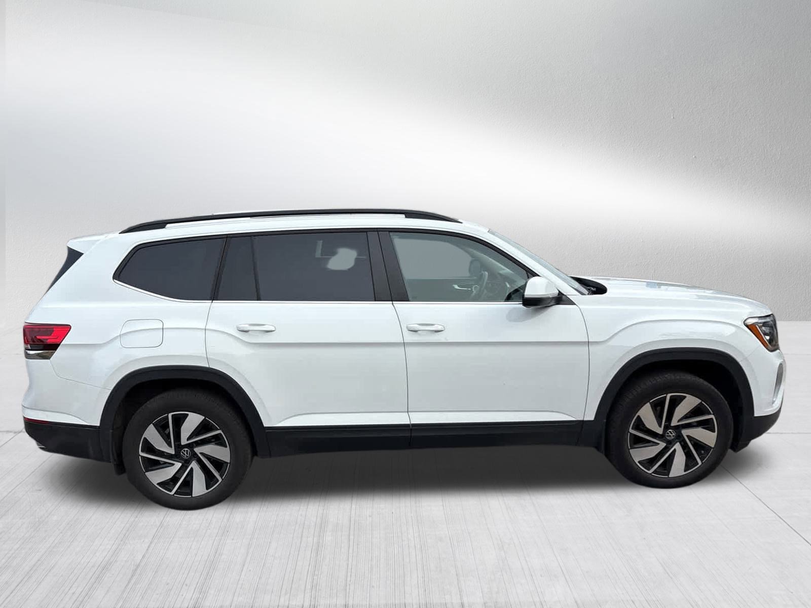 2024 Volkswagen Atlas SE Technology photo 3