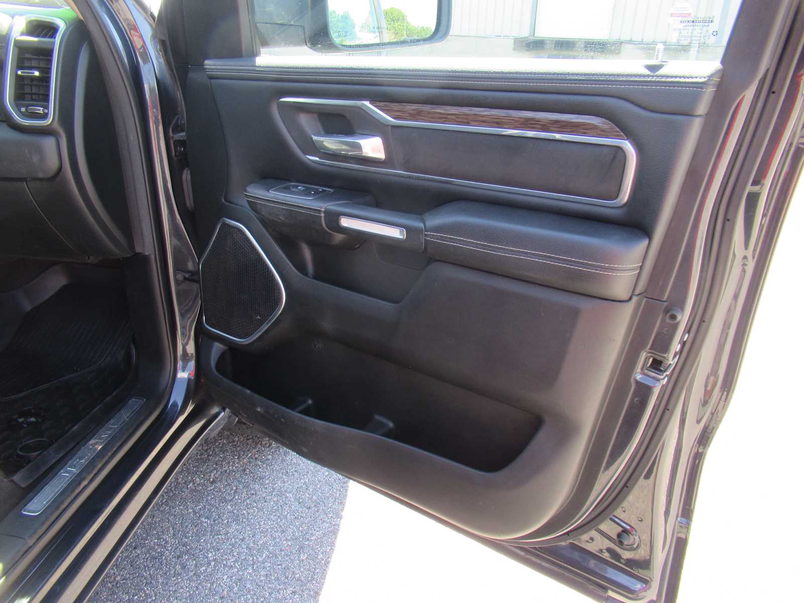 2020 Ram 1500 Laramie photo 15
