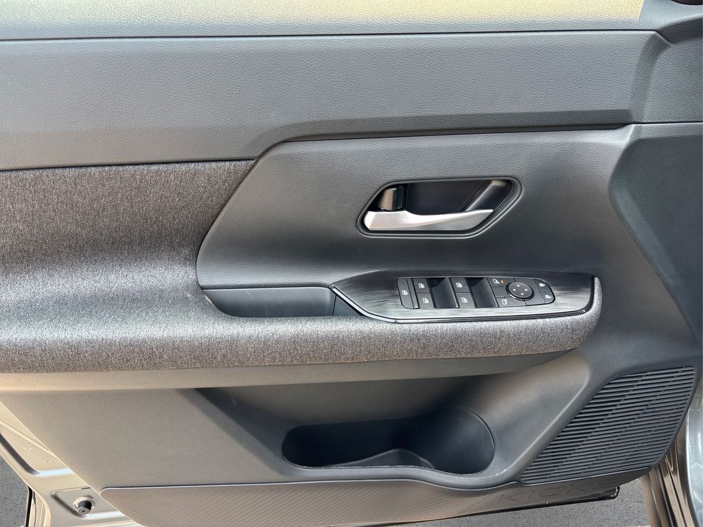 2025 Nissan Kicks SV photo 20