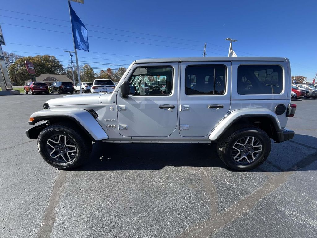 2024 Jeep Wrangler Sahara photo 4