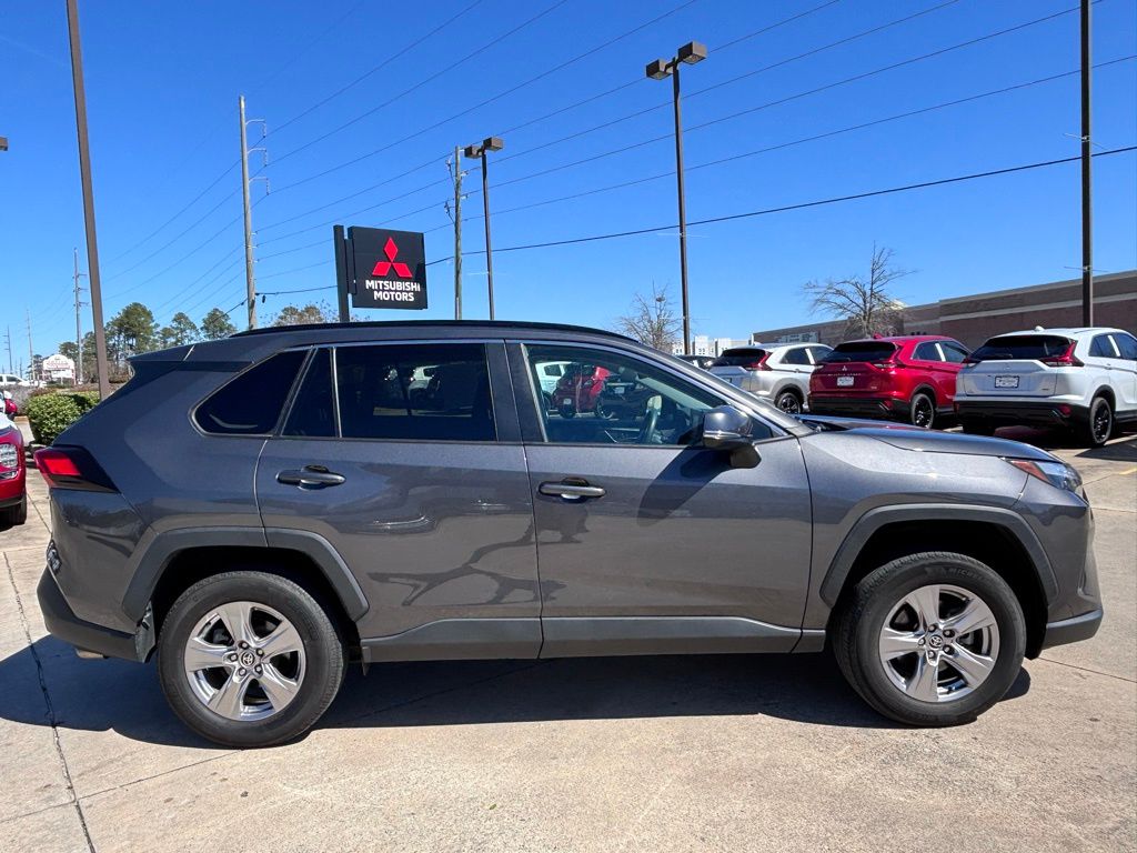2022 Toyota RAV4 XLE photo 8