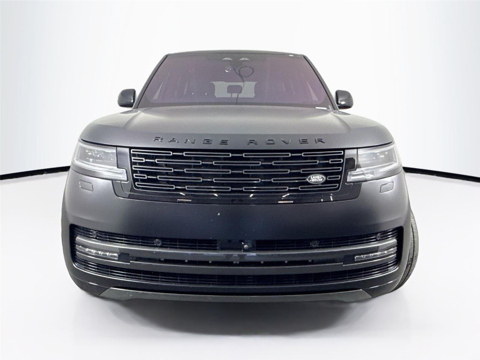 2023 Land Rover Range Rover SE photo 3