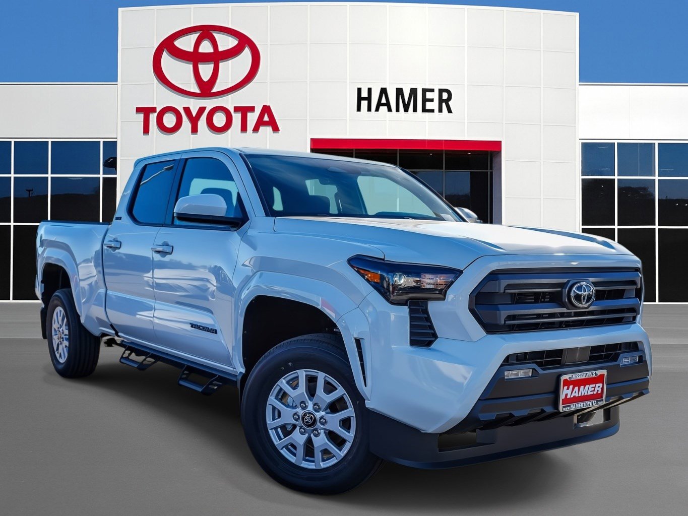 2025 Toyota Tacoma SR5's photo