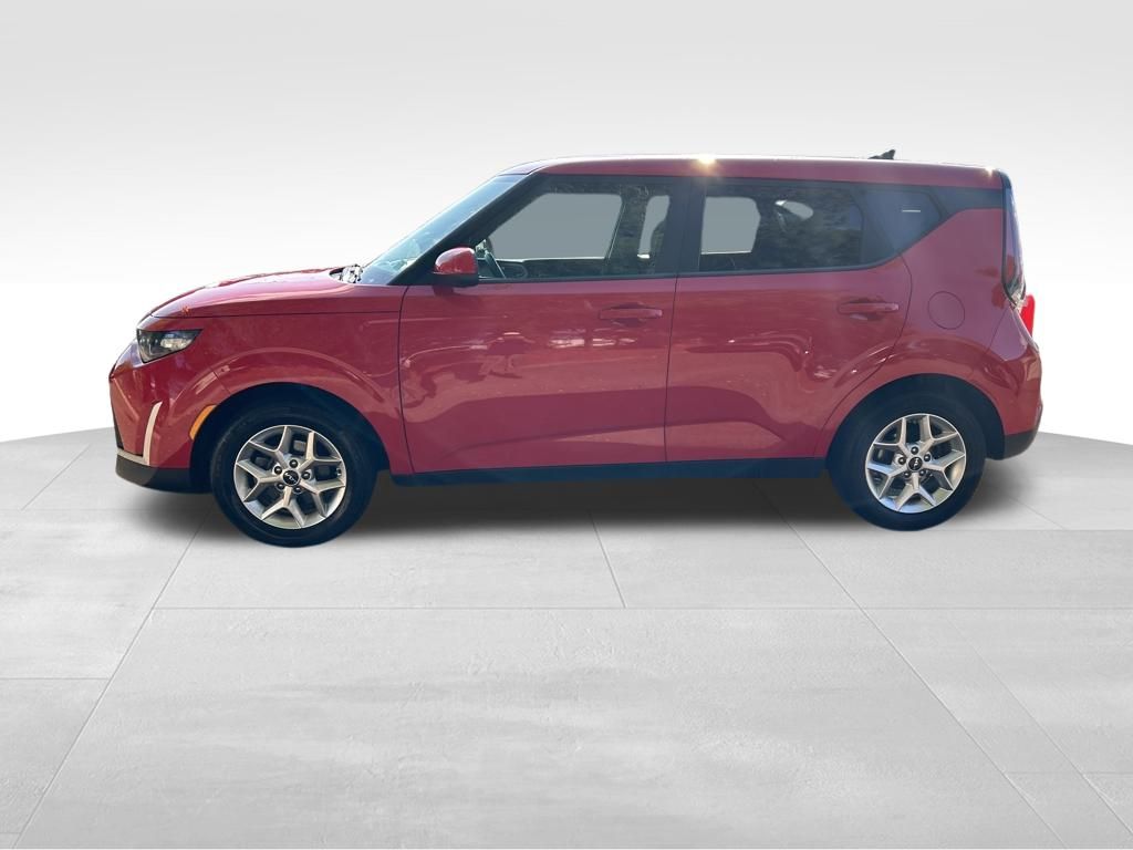2023 Kia Soul LX photo 3