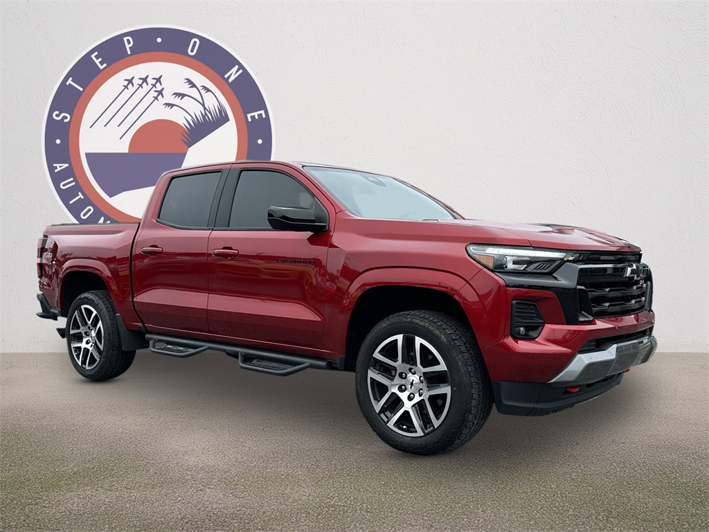 2023 Chevrolet Colorado Z71 photo 2