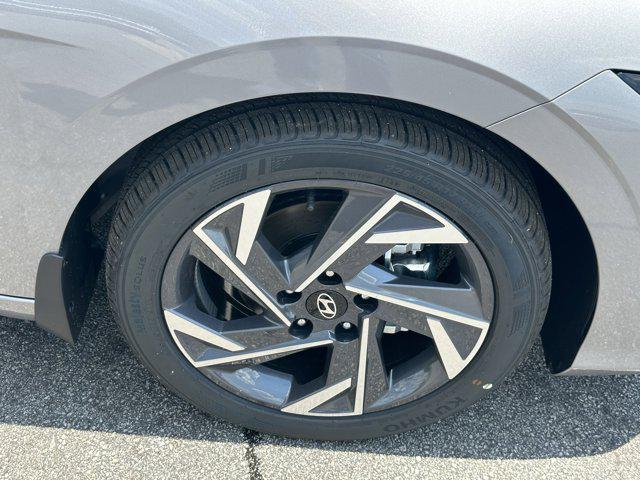 2025 Hyundai Elantra SEL Sport photo 12