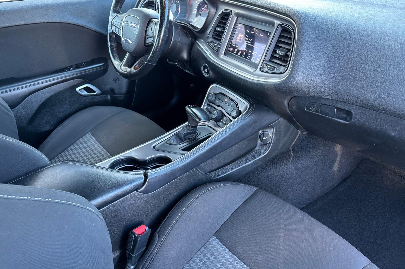 2022 Dodge Challenger GT photo 3