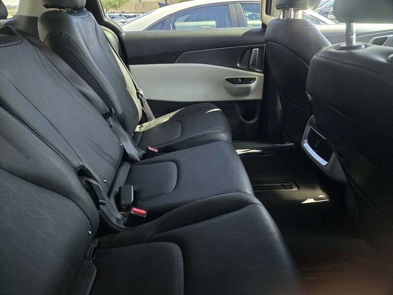 2024 Kia Carnival LX photo 4