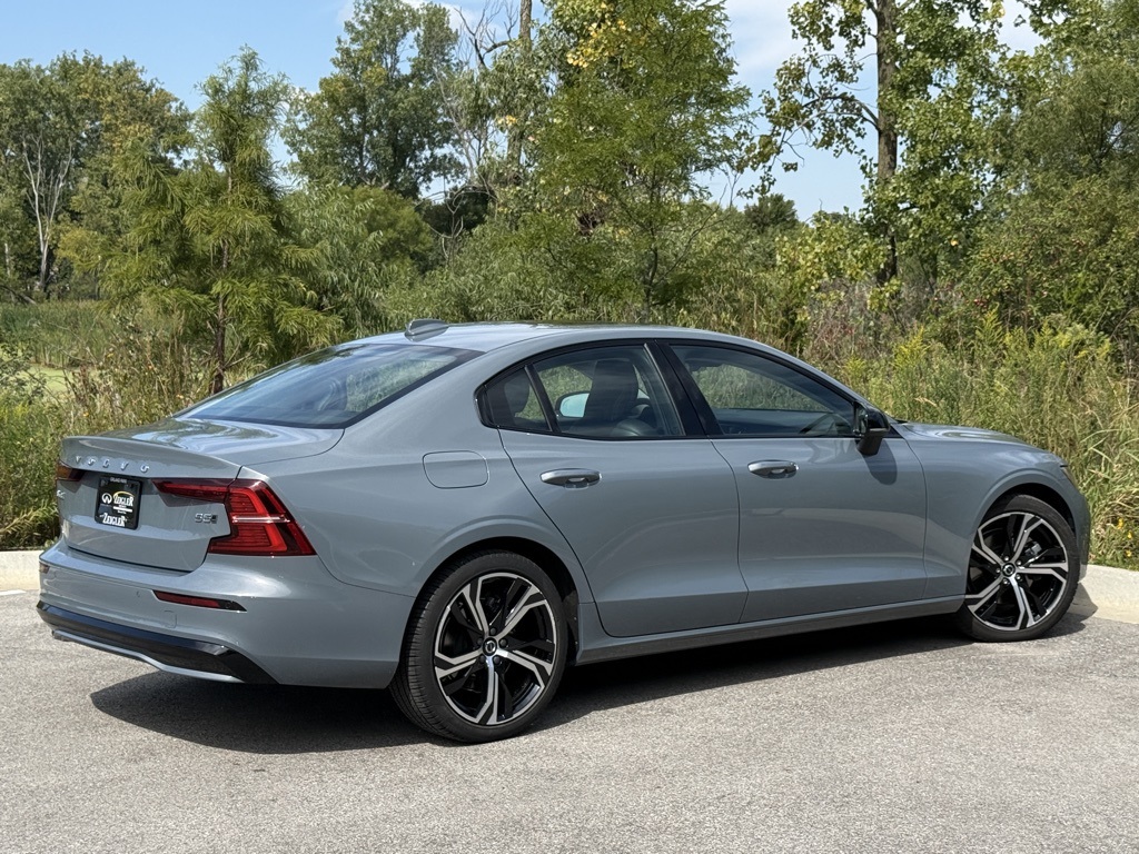 2024 Volvo S60 B5 Core photo 6