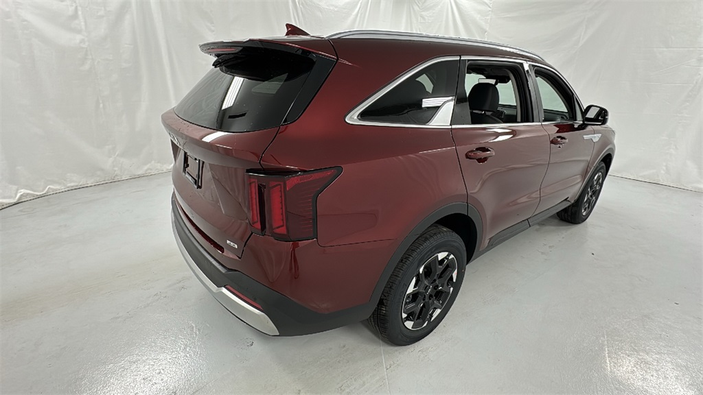 2025 Kia Sorento S photo 3