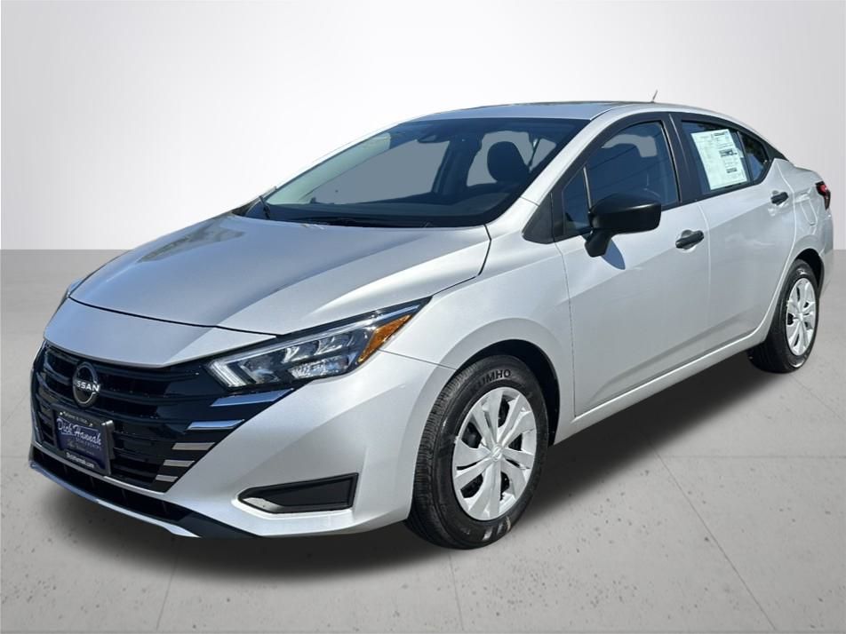 2025 Nissan Versa 1.6 S photo 2