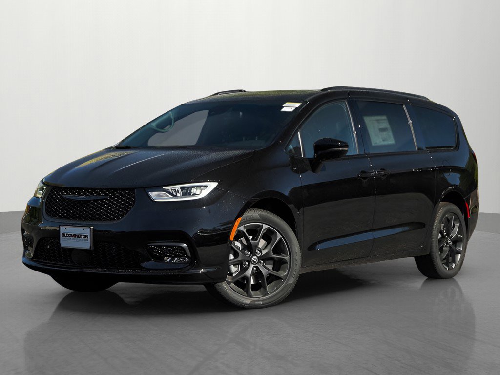 2026 Chrysler Pacifica Limited's photo