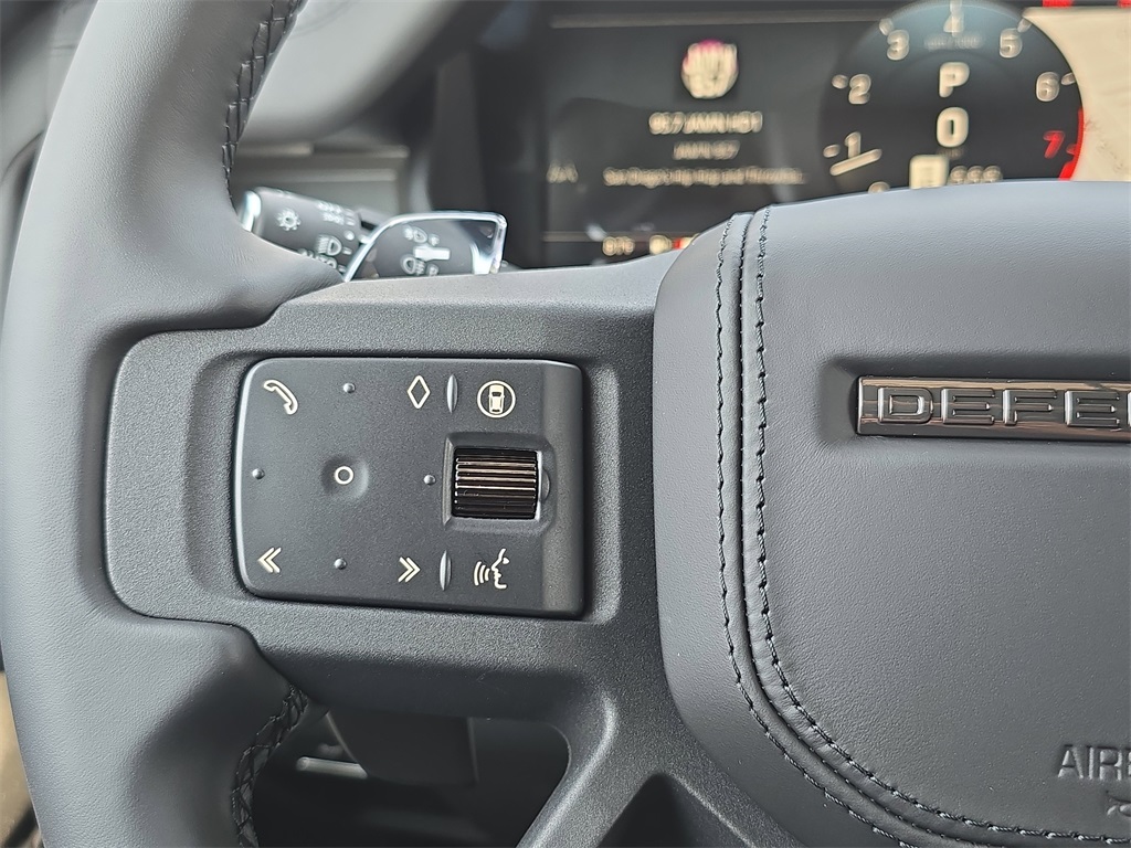 2025 Land Rover Defender 110 V8 photo 17