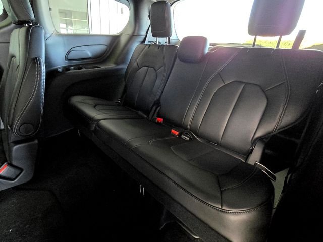 2025 Chrysler Pacifica photo 22