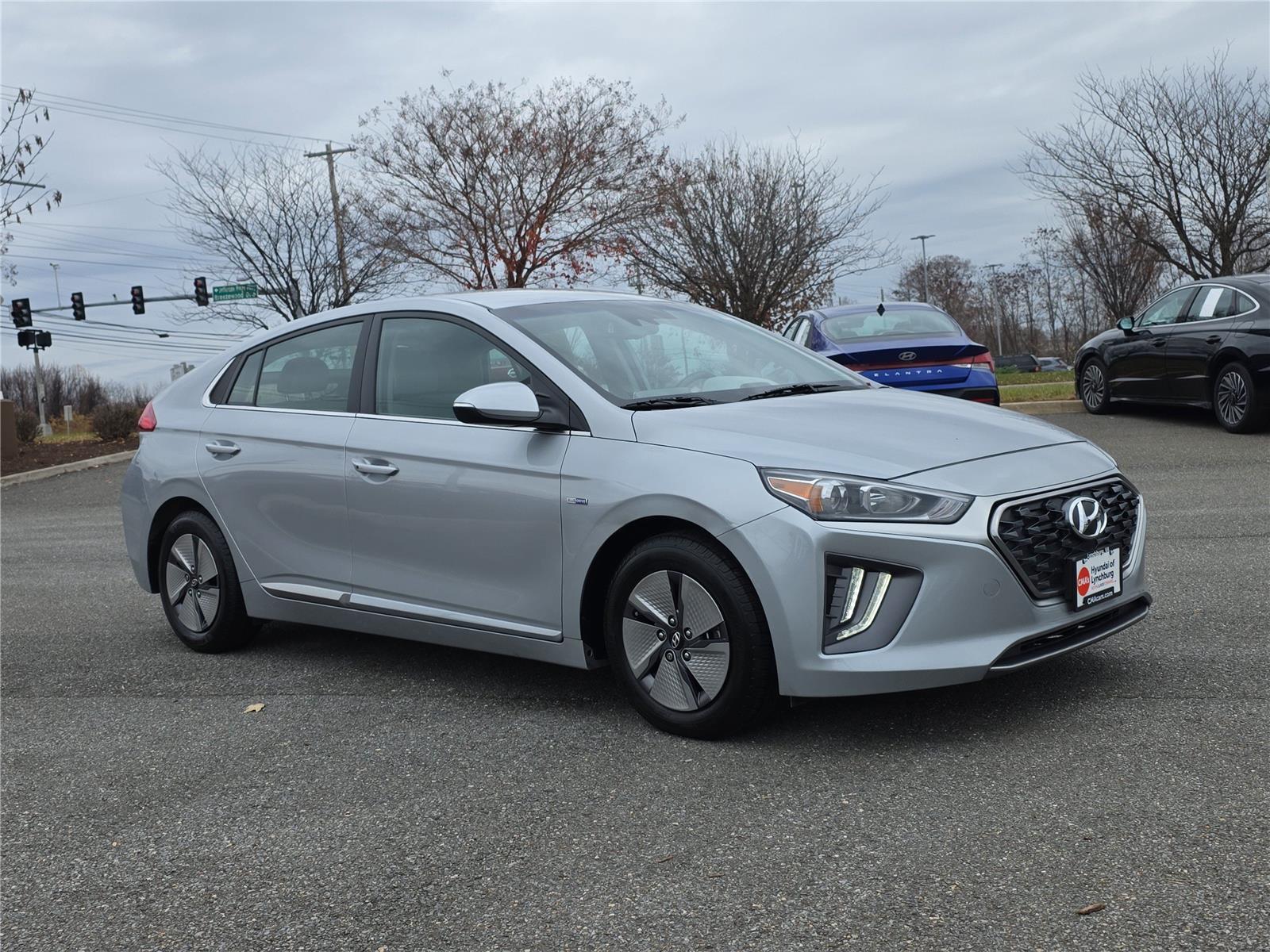 2020 Hyundai Ioniq SE photo 2