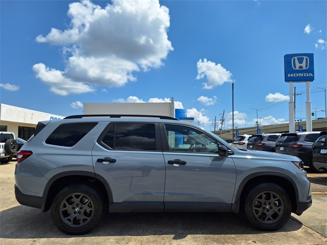2024 Honda Pilot TrailSport photo 3
