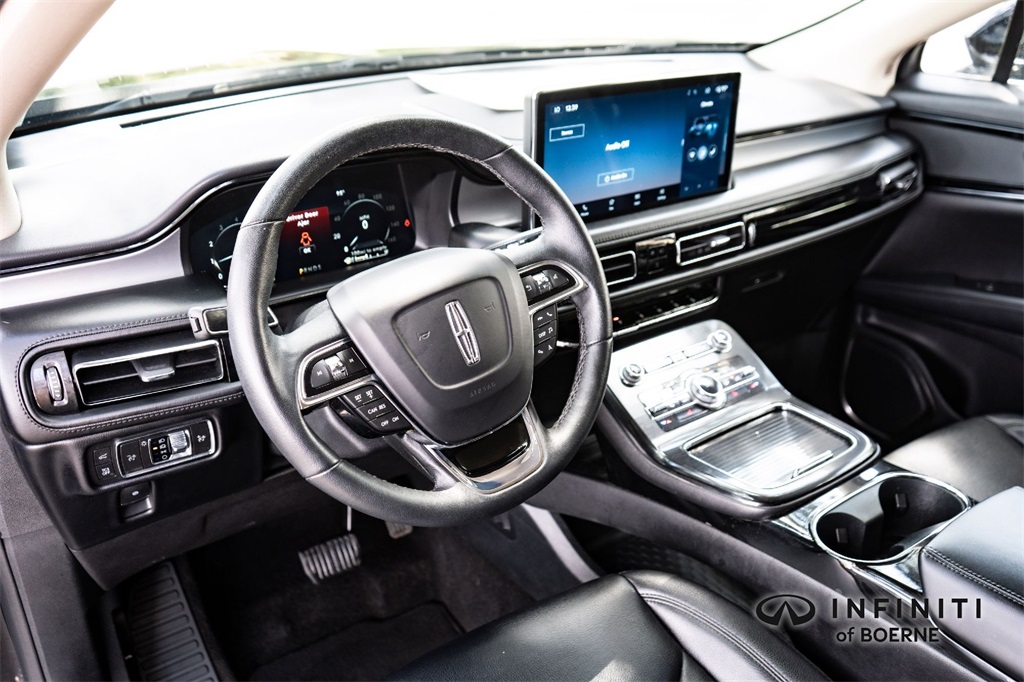 2022 Lincoln Nautilus Standard photo 4