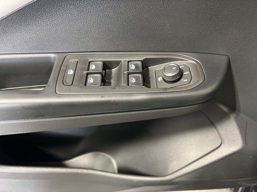 2025 Volkswagen Taos SE photo 28