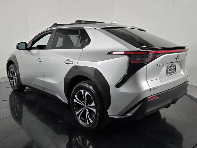 2025 Toyota bZ4X XLE photo 3