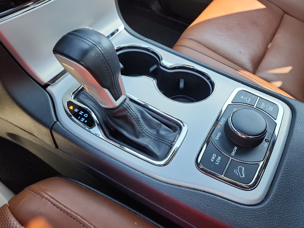 2020 Jeep Grand Cherokee Summit photo 15