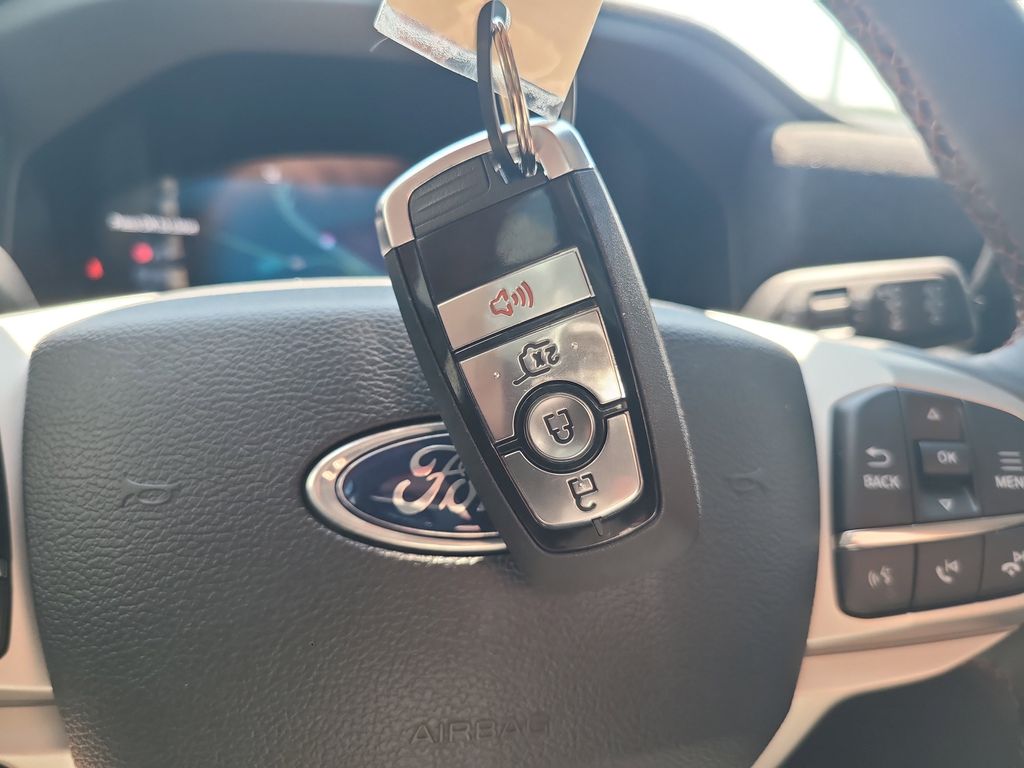 2025 Ford Explorer photo 27