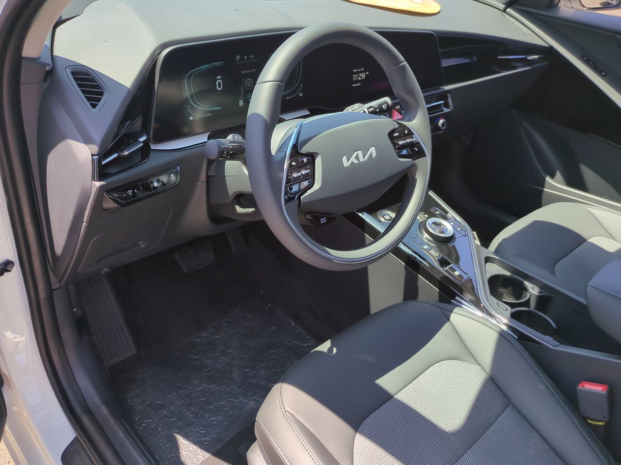 2025 Kia Niro Plug-In Hybrid EX photo 7