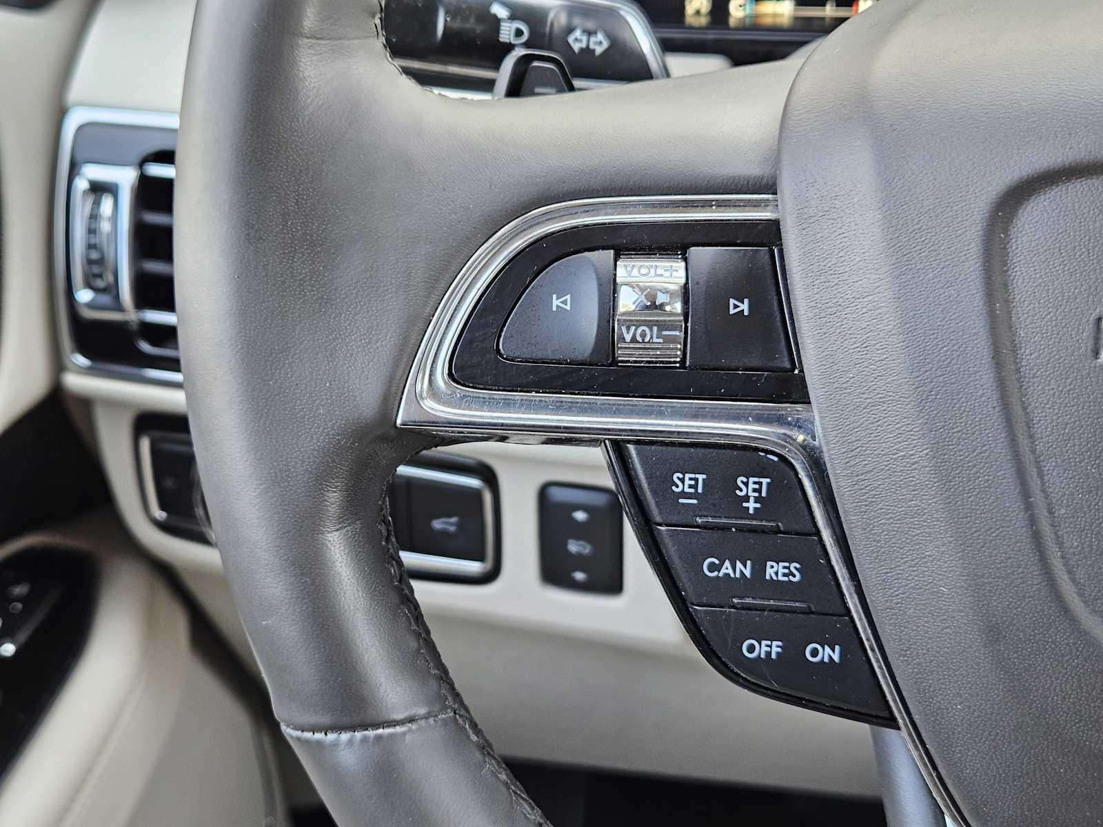 2019 Lincoln Navigator Select photo 22
