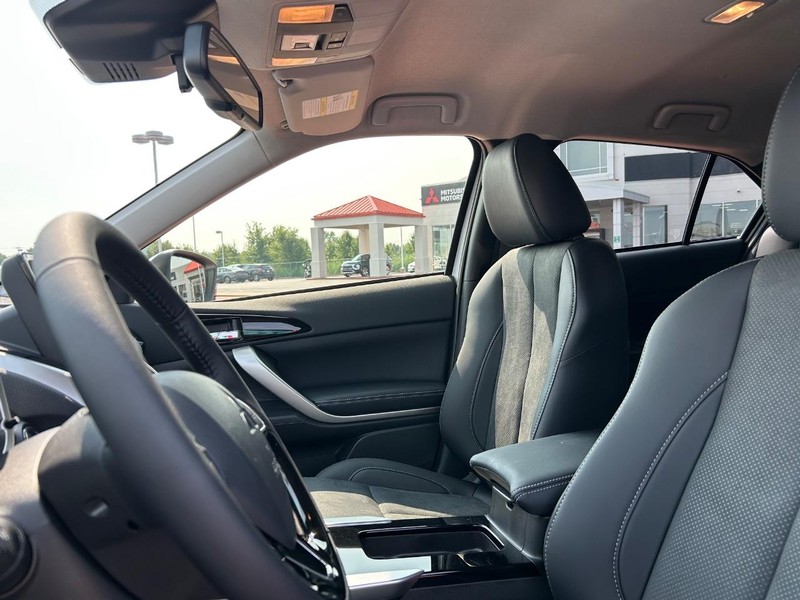 2025 Mitsubishi Eclipse Cross SE photo 4