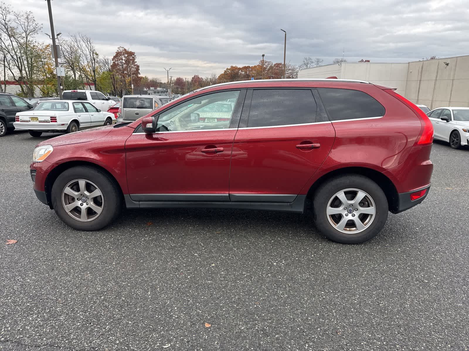 Used 2011 Volvo XC60 R-Design with VIN YV4940DZ8B2189666 for sale in Eatontown, NJ