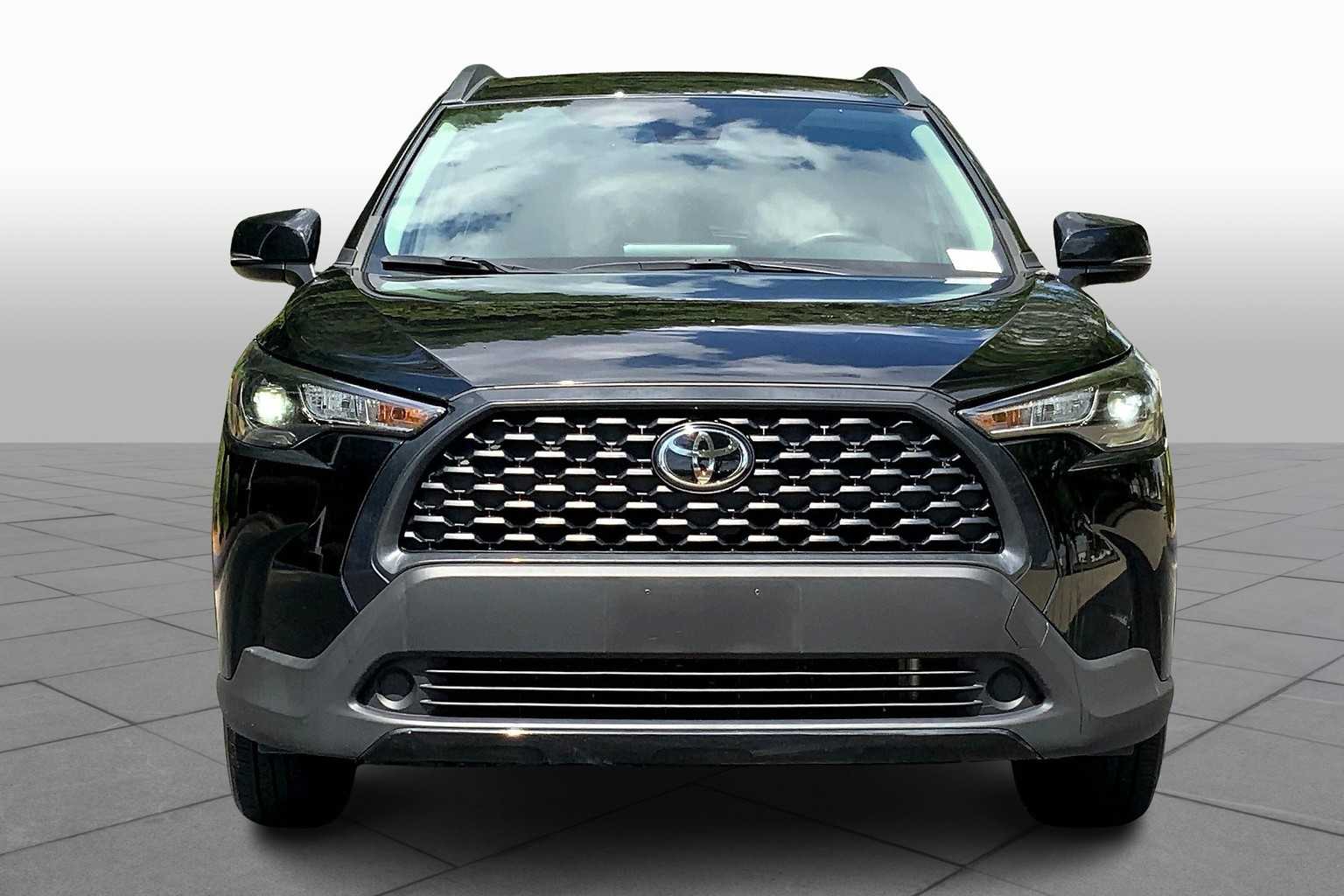2022 Toyota Corolla Cross LE photo 3