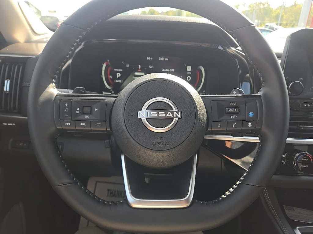 2025 Nissan Pathfinder Platinum photo 12