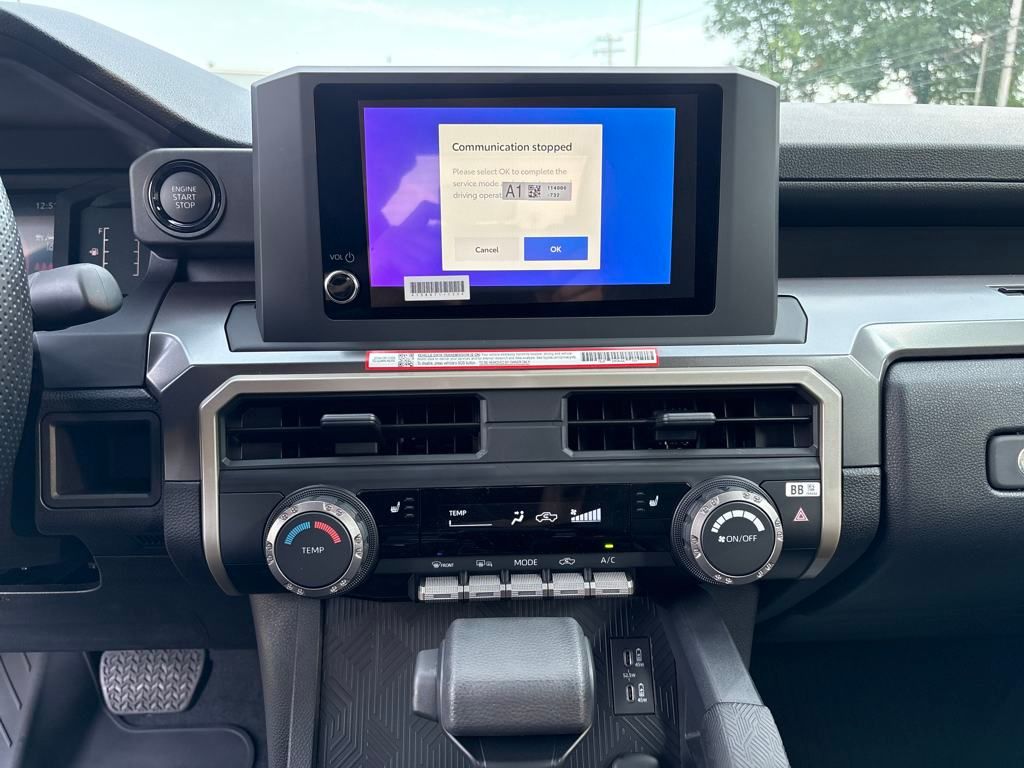 2025 Toyota Tacoma SR5 4x4 Double Cab photo 18