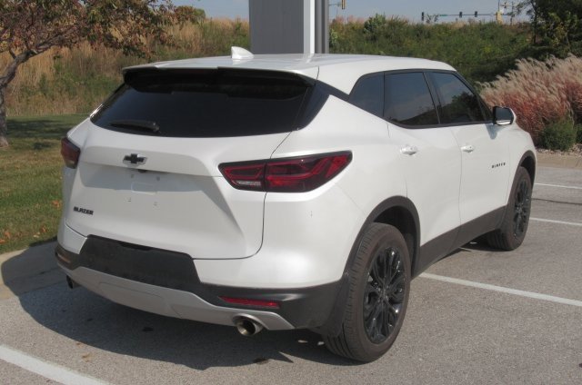 2024 Chevrolet Blazer 2LT photo 2