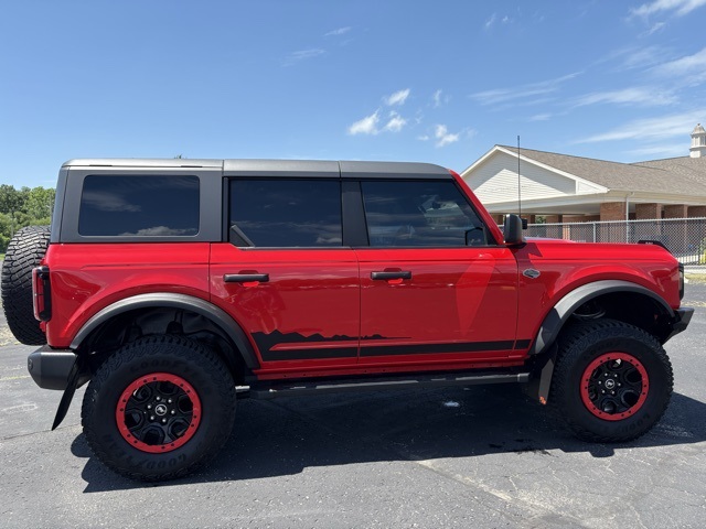 2022 Ford Bronco Wildtrak photo 2