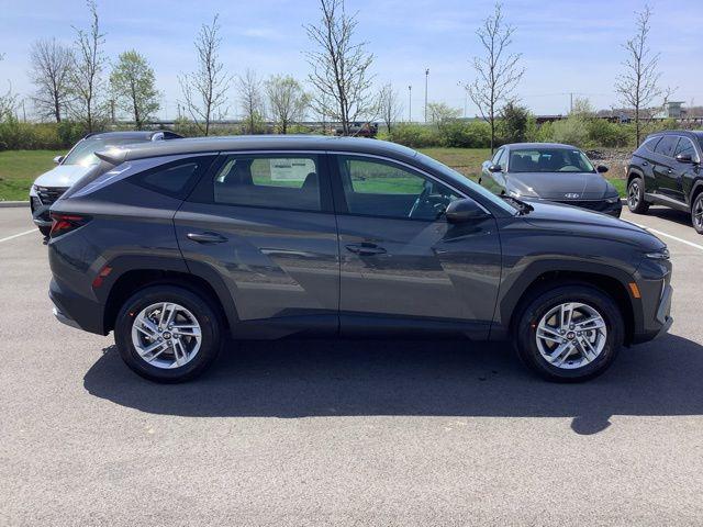 2025 Hyundai Tucson SE photo 4