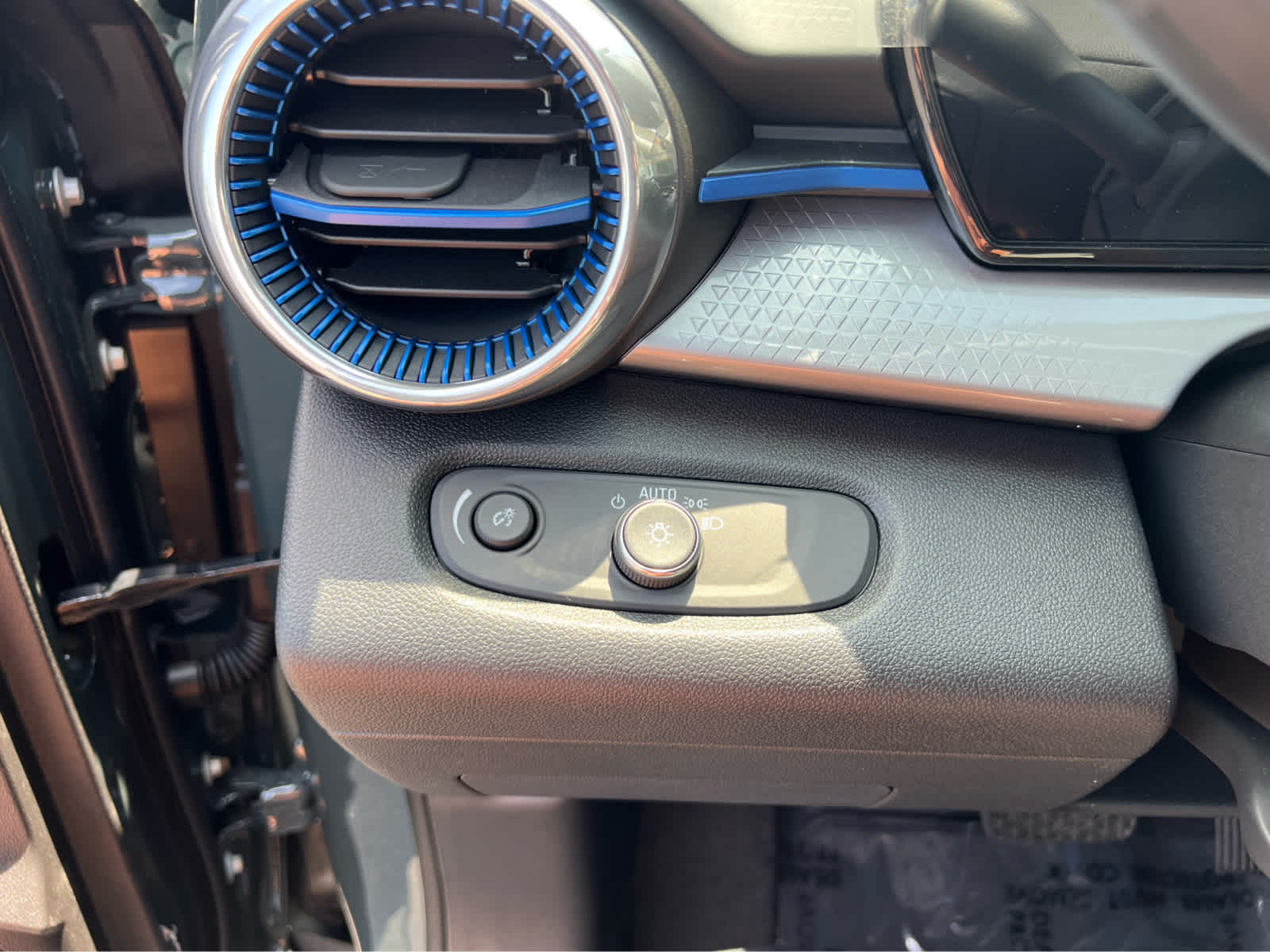 2025 Chevrolet Trax photo 16