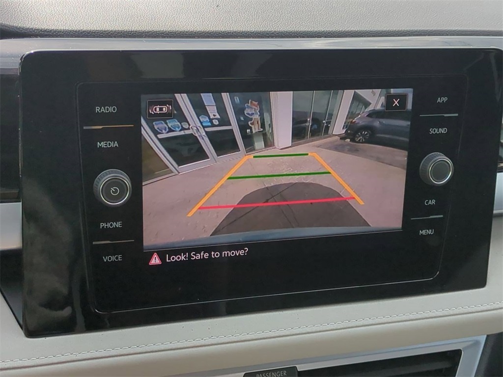 2025 Volkswagen Taos SE photo 13